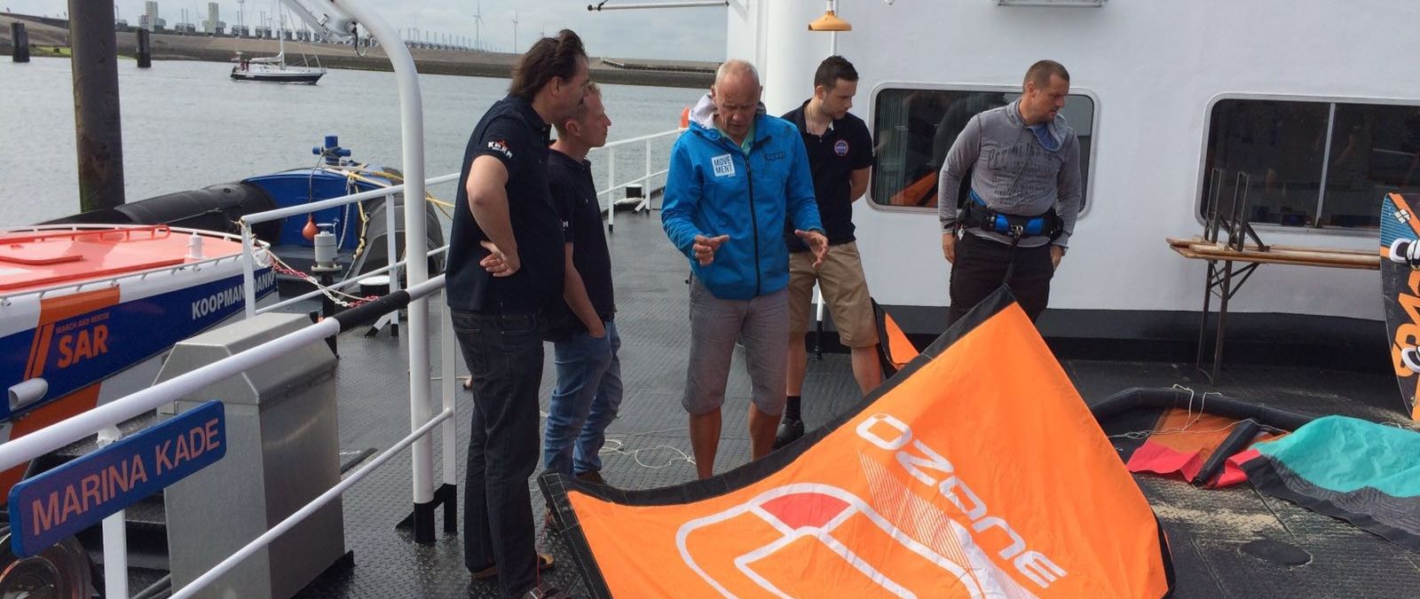 Uitleg van surfinstructeur